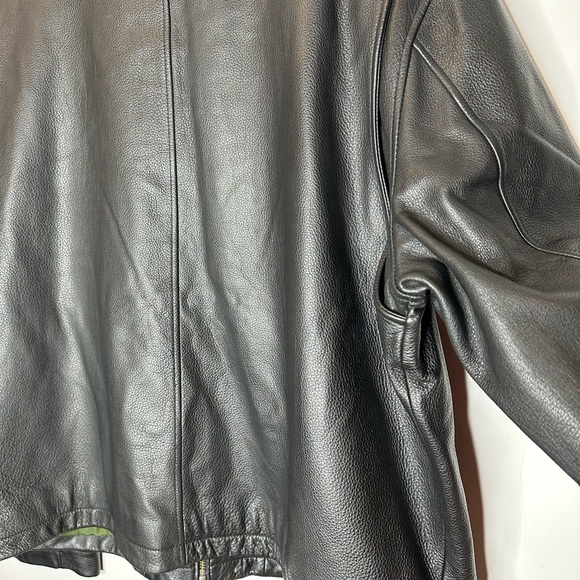 Eddie Bauer Men's Lined Leather Jacket in Black - Picture 5 of 8